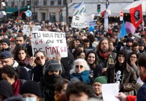 بازداشت بیش از ۲۰ معترض و استفاده پلیس از گاز اشک‌آور در اعتراضات پاریس